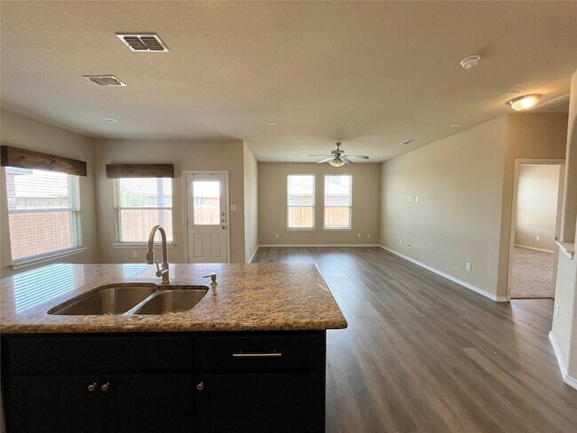 Building Photo - 473 Spring Dr