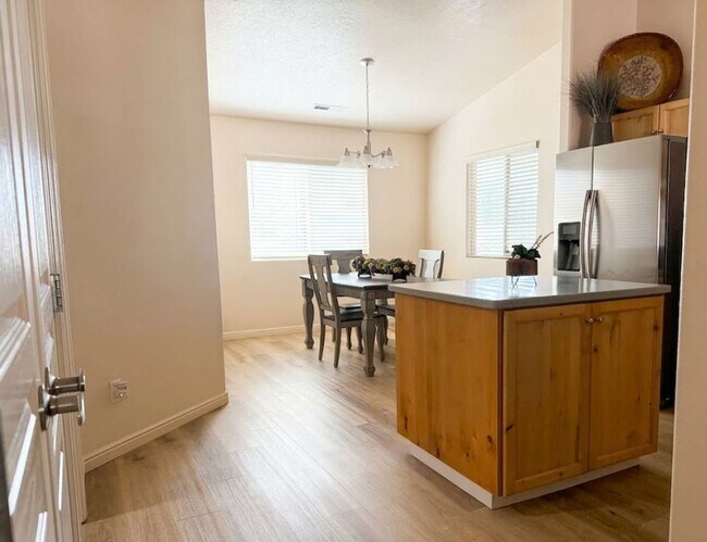 Building Photo - Snow Canyon Single Family