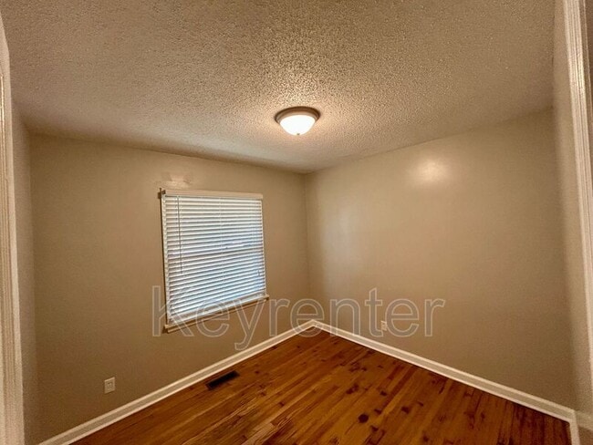 Building Photo - 4315 Woodlawn Pike