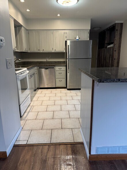 Building Photo - 7118 N Bull Creek Rd