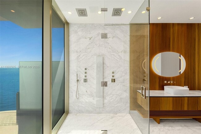 Building Photo - 5 Grove Isle Dr