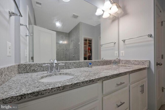 Building Photo - 518 Harborview Dr