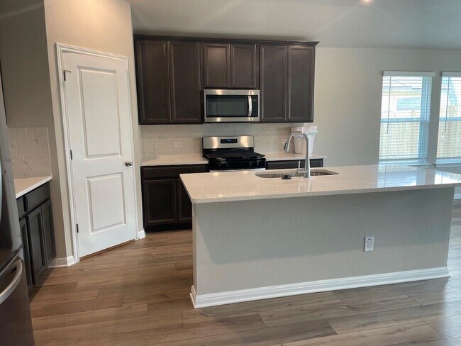 Building Photo - 404 Grasslands Trl