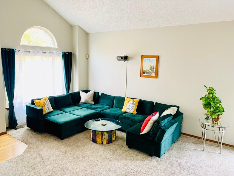 Building Photo - 2130 Silkwood Dr