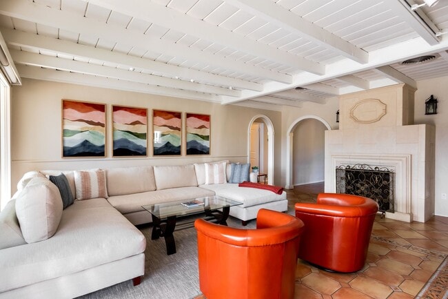 Building Photo - Movie Colony Oasis - Peaceful, Walk to Downtown (Monthly Only - No Long Term)
