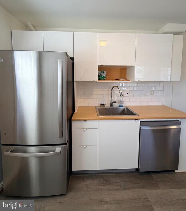 Building Photo - 3125 N Nottingham St