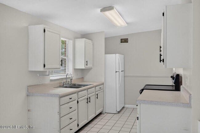 Building Photo - 87 Saratoga Cir S