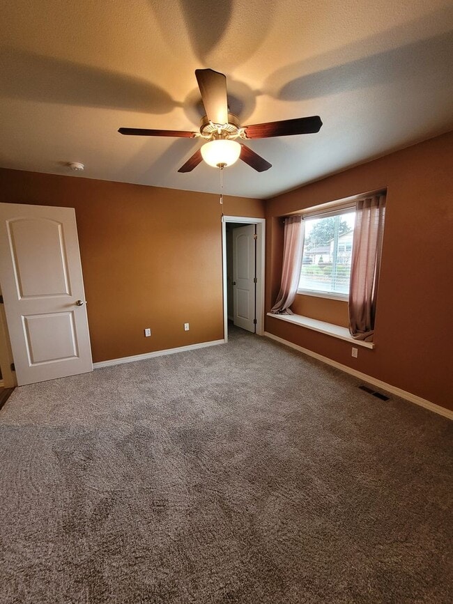 Building Photo - Well Maintained Family Home in Clarkston Heights