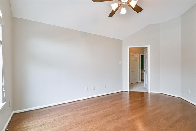 Building Photo - 13707 Elm Shores Dr