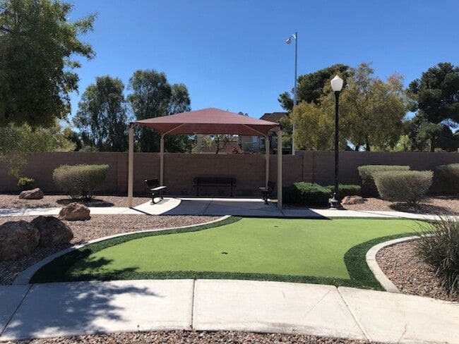 Building Photo - Great Gated Community Near Strip !!!!