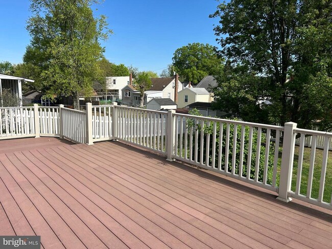 Building Photo - 114 Phillips Ave