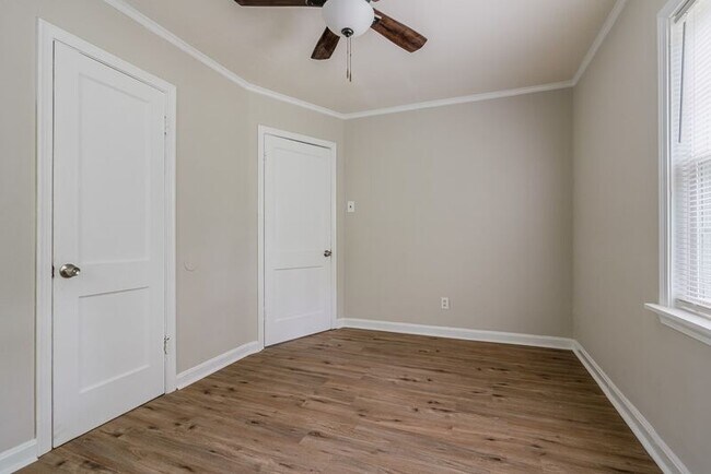 Building Photo - 3565 Wilshire Rd