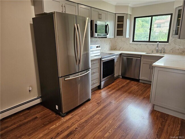 Building Photo - 9 Briarcliff Dr S