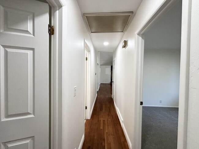 Building Photo - 2243 Aspen Hills Dr