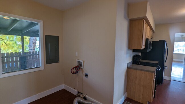 Building Photo - 2293 Fern Ave