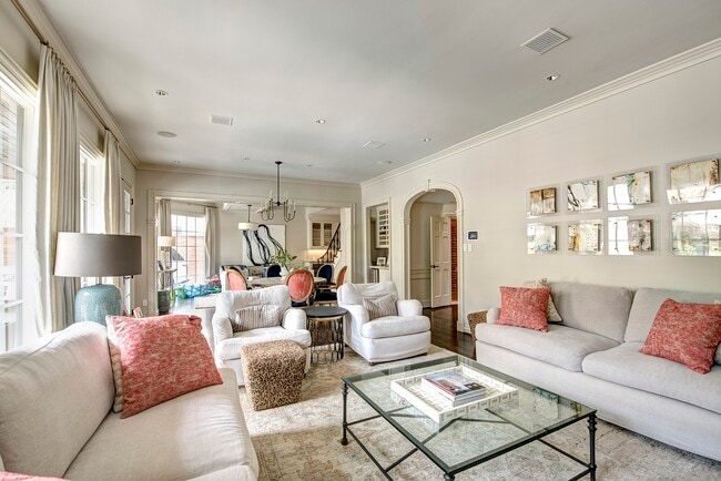 Building Photo - 3440 Locke Ln