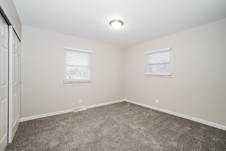 Building Photo - 6536 Dobson Square E