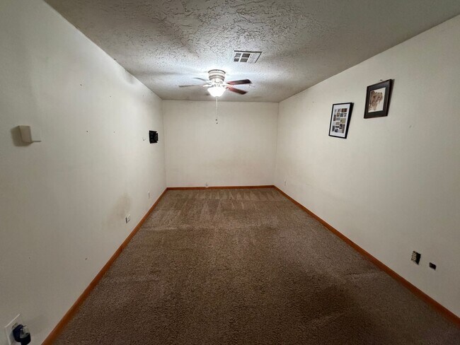 Building Photo - 2517 Chateau Dr