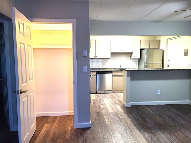 Building Photo - 576 Washington St