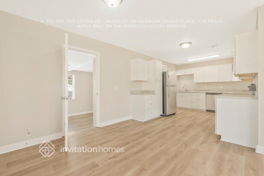 Building Photo - 4560 Merrimac Ave