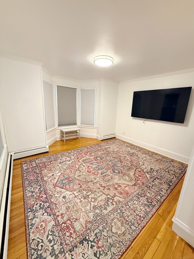 Building Photo - 1716 Farmington Ave