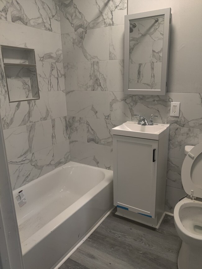 Building Photo - 2045 Fernon St