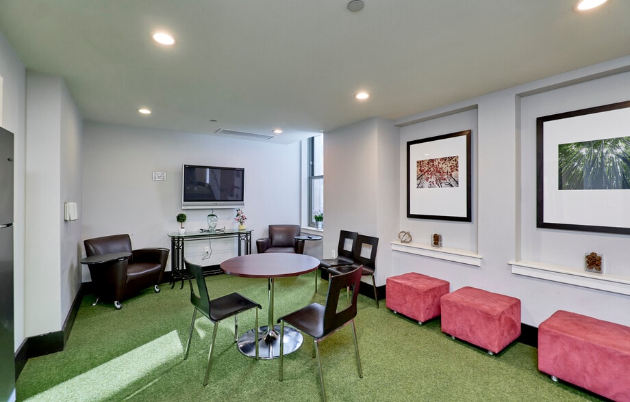 rec room, 5th floor - 314 N Broadway