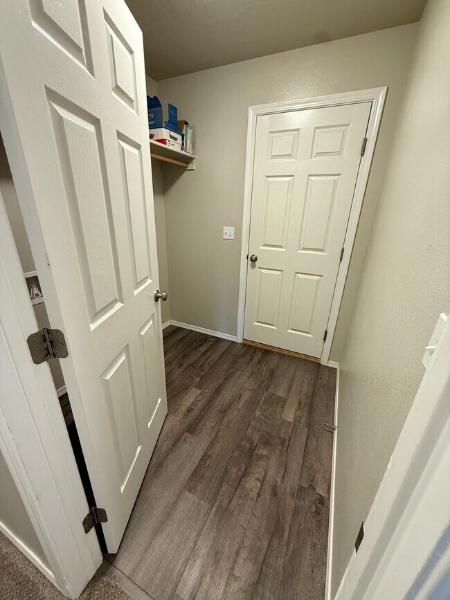 Building Photo - Great location, 3 bedroom two bath home fo...