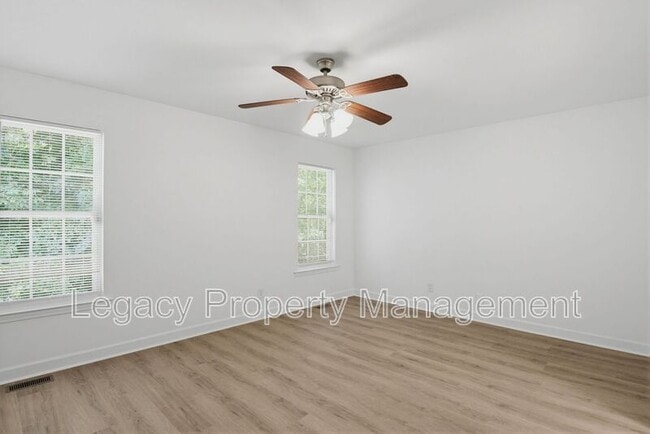 Building Photo - 1352 Snow Ct