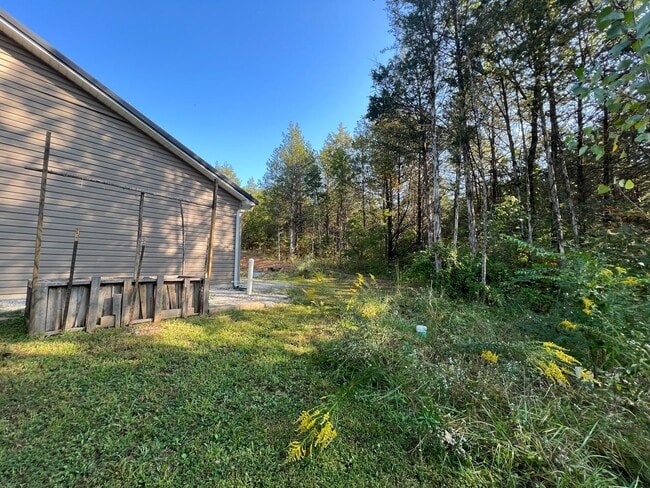 Building Photo - Home on 5 Acres