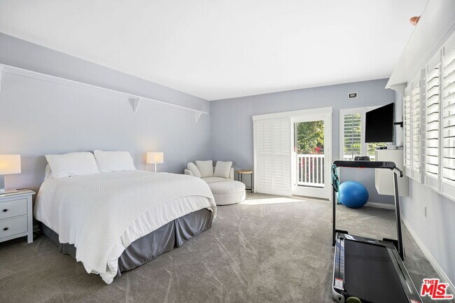 Building Photo - 11215 Sunset Blvd