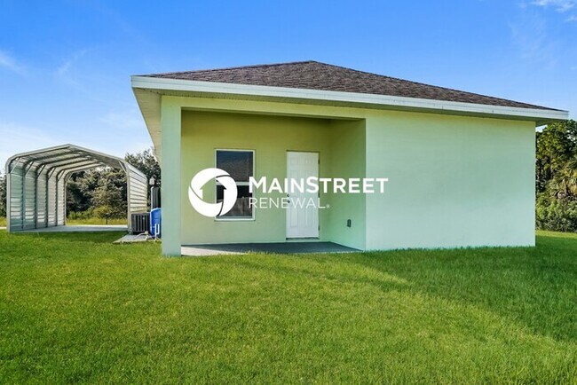 Building Photo - 3 Bedroom Pet-Friendly Home in LEHIGH ACRE...