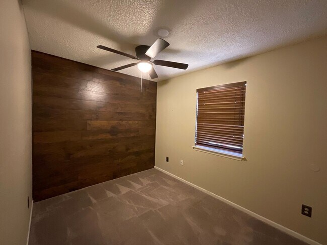 Building Photo - **APPLICATION RECEIVED**  3-Bedroom Home in Downtown Burnet with Large Fenced Yard!