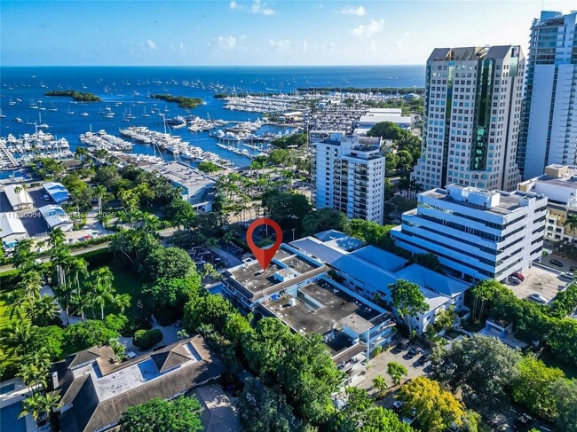 Primary Photo - 2539 S Bayshore Dr