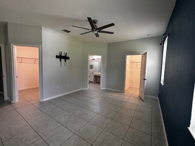 Building Photo - SAWGRASS - 4BR/2BA HOME