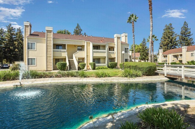 Building Photo - 1719 Pyrenees Ave