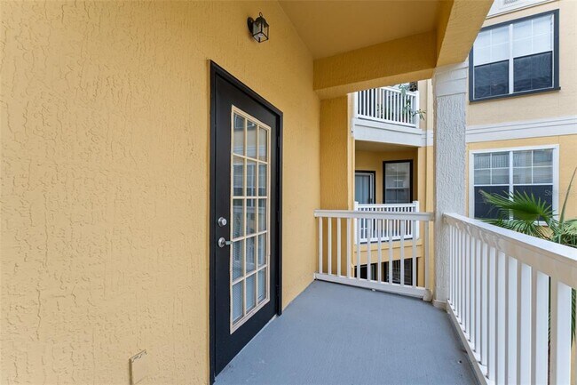 Building Photo - 860 N Orange Ave