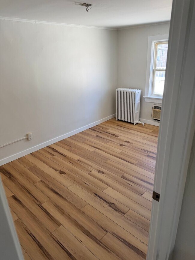 Building Photo - 1926 Shore Rd