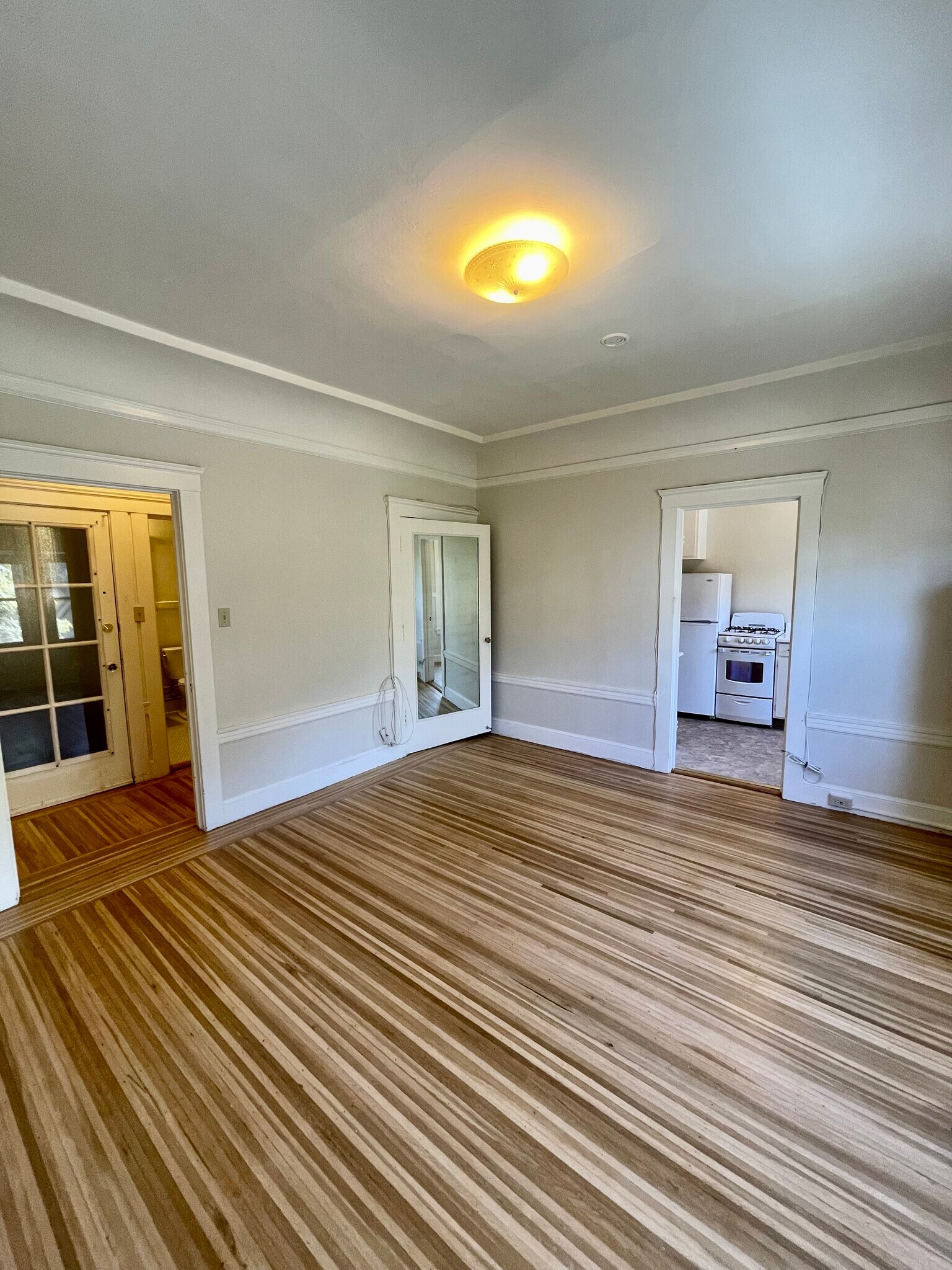 Building Photo - 250 Irving St