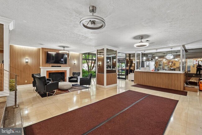 Building Photo - 1021 Arlington Blvd