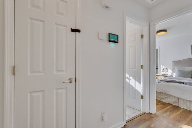 Building Photo - 142 West Tisbury Lane