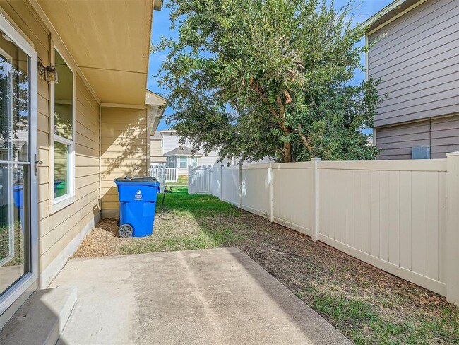 Building Photo - 819 Palo Duro Dr