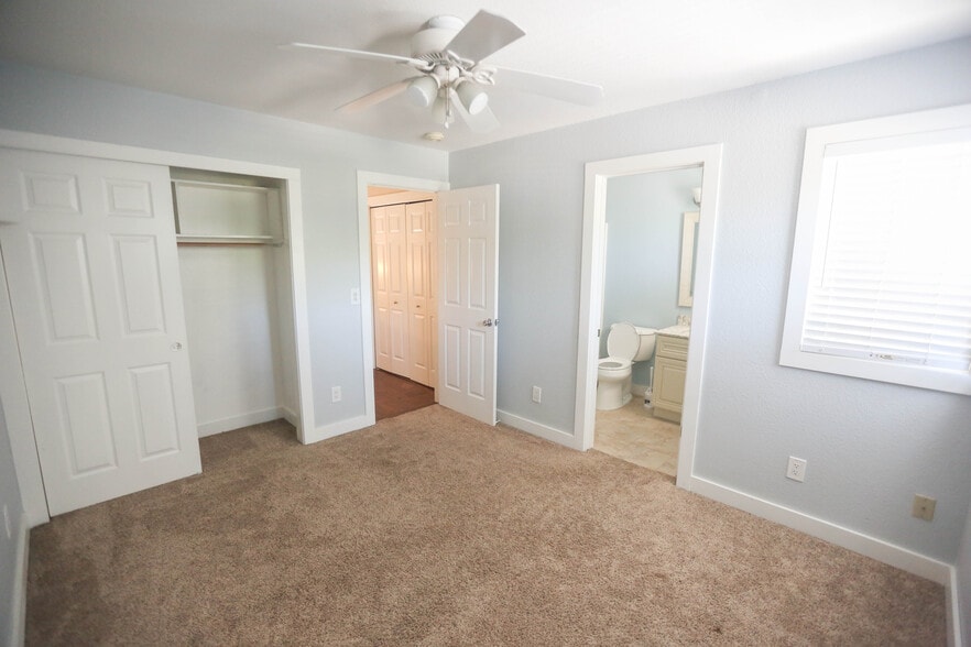 Guest master bedroom - 277 Hidden Creek Ct