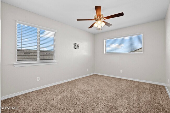 Building Photo - 585 Issa Circle