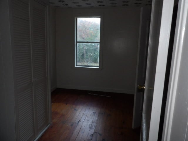 Room with Hot Water - 1006 White Oak Ext