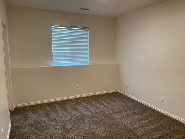 Building Photo - 85 W 1400 S