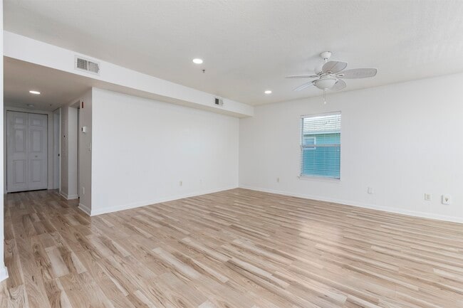 Building Photo - 206 16th St