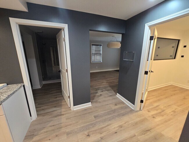 Building Photo - 2534 Forest Dr