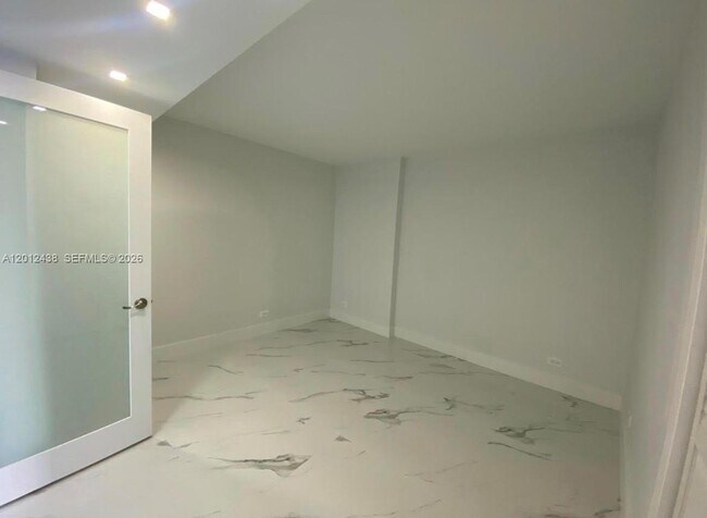 Building Photo - 6039 Collins Ave