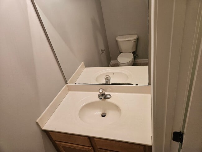 Building Photo - Fantastic Brier Creek 2br / 2.5ba Townhome! Avail Now!